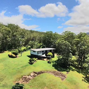  Holiday home Moogie House
