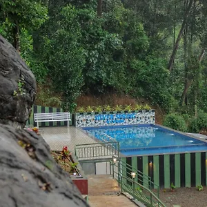 https://silver-spring.kerala-hotels.net